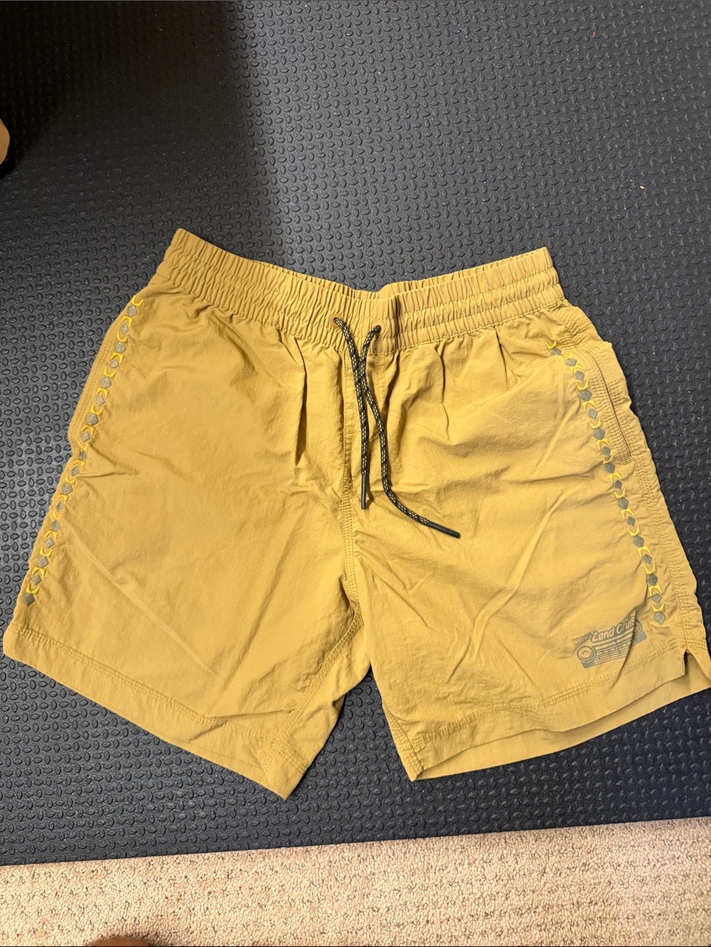 Howler bros Toyota Land Cruiser shorts size small khaki